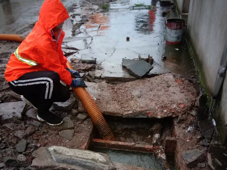 禅城专业清理污水池 炜誉市政以规范流程守护城市 “肠道”